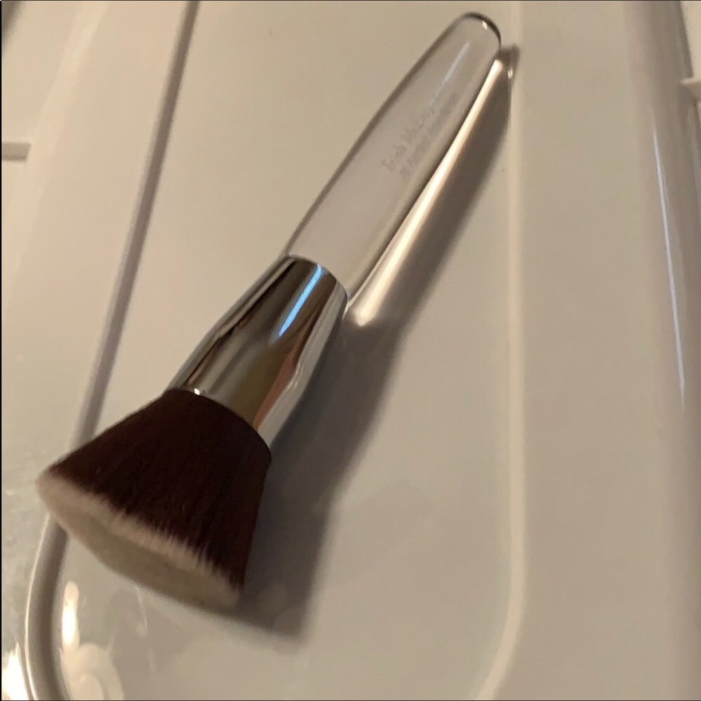 Trish mcevoy brush 76 perfect foundation